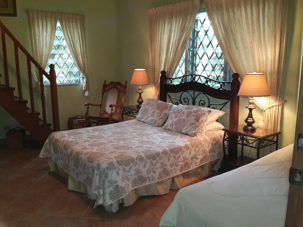 Los Llanitos Park Eden Bed & Breakfast الغرفة الصورة